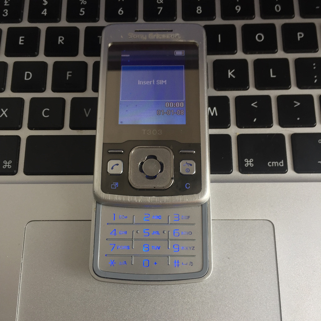 Very Good Sony Ericsson T303 Mobile Phone in Shimmering Silver on O2  Network + Charger +