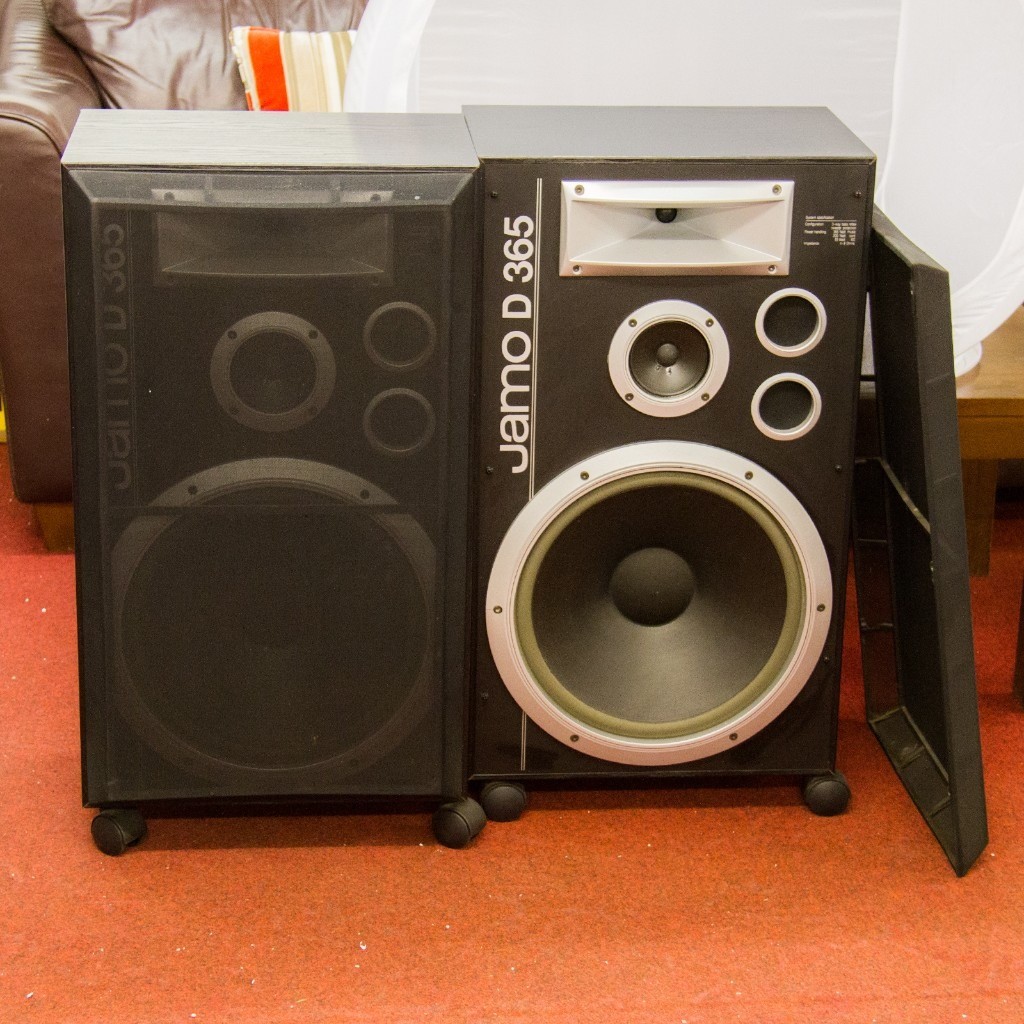 Pair of Jamo D365 Floor Standing HiFi Speakers in Luton, Bedfordshire