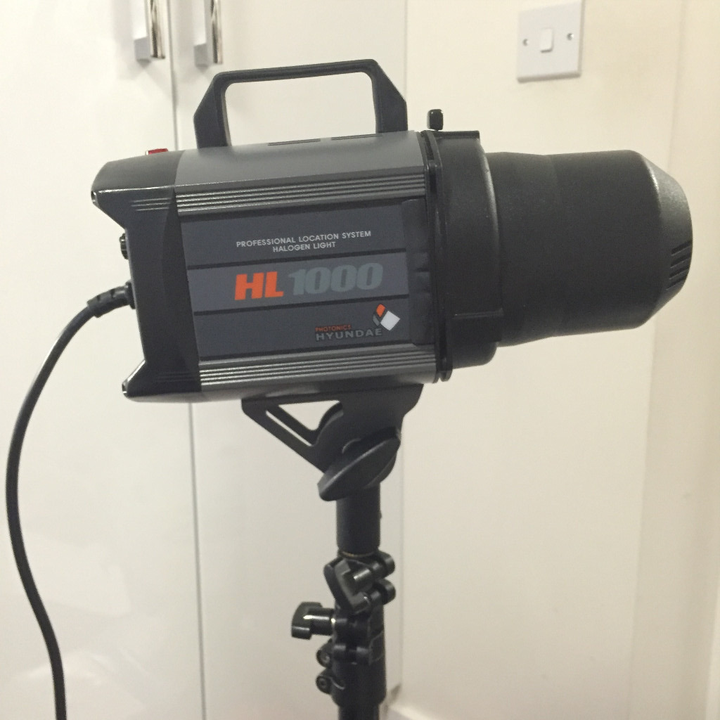Professional Halogen (Continuous) lighting source Photonics HYUNDAE HL1000 for SALE in Acton