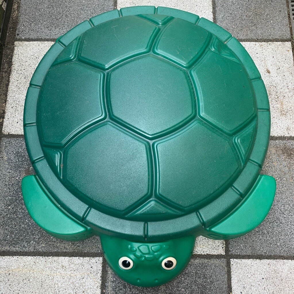 turtle sandpit with lid