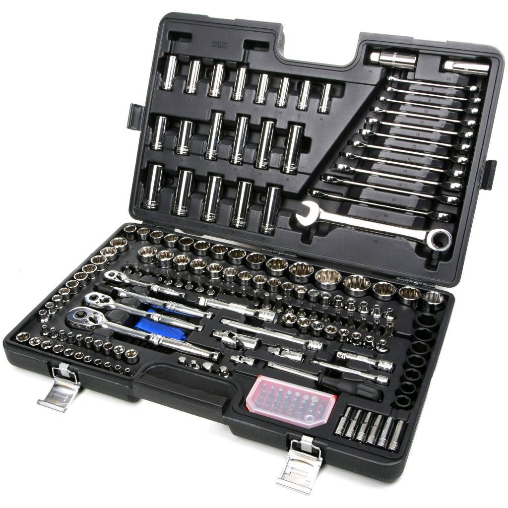 Halfords advanced professional 200 piece socket set in Hinckley