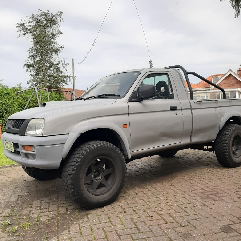 Mitsubishi l200 2000