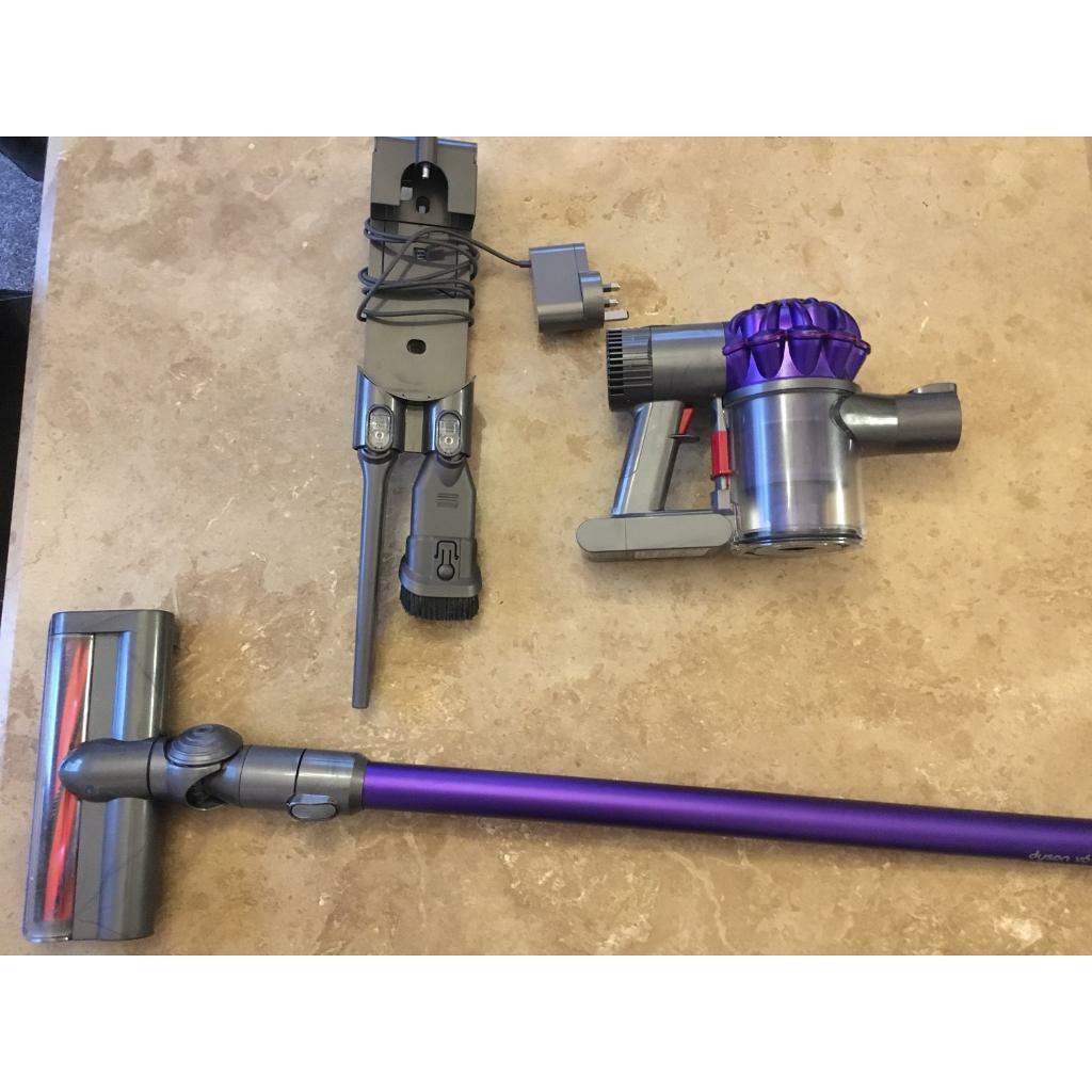 dyson v6 animal charging light