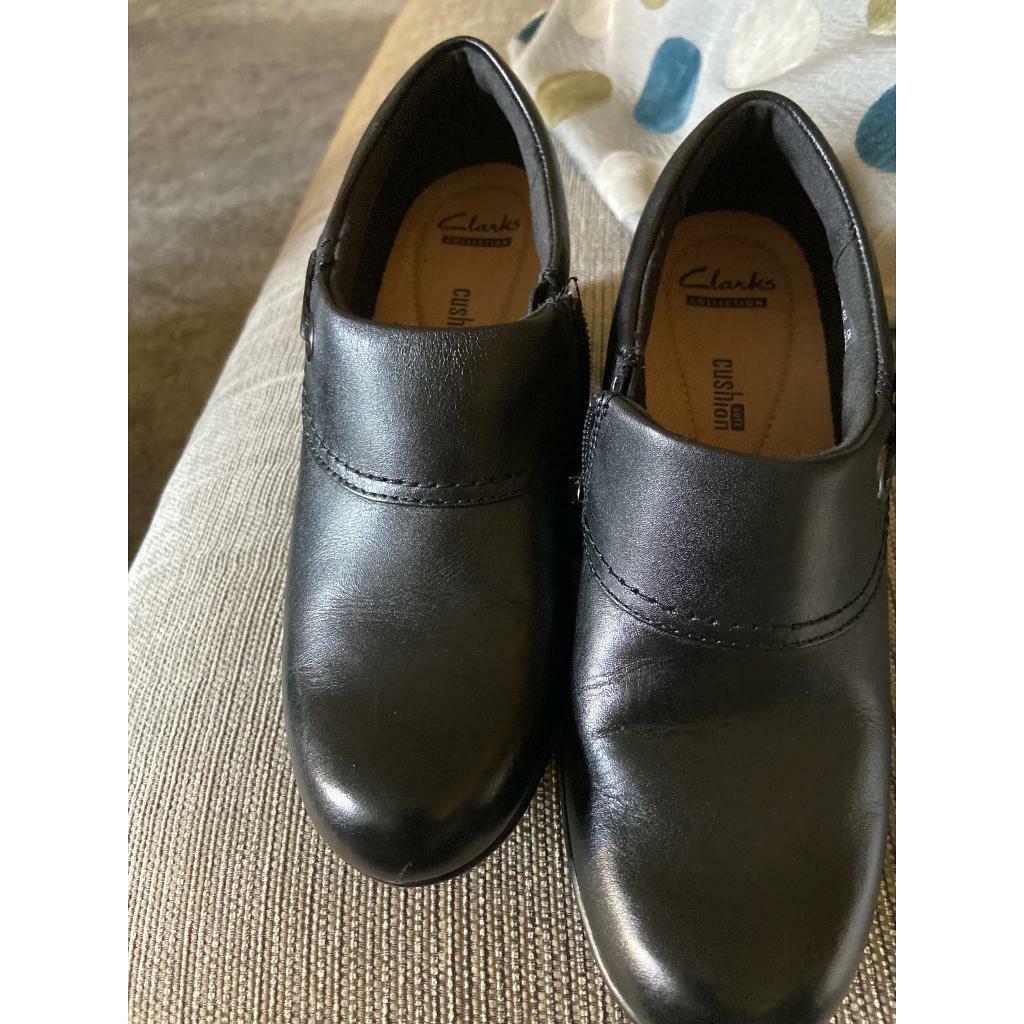 clarks shoes size 4