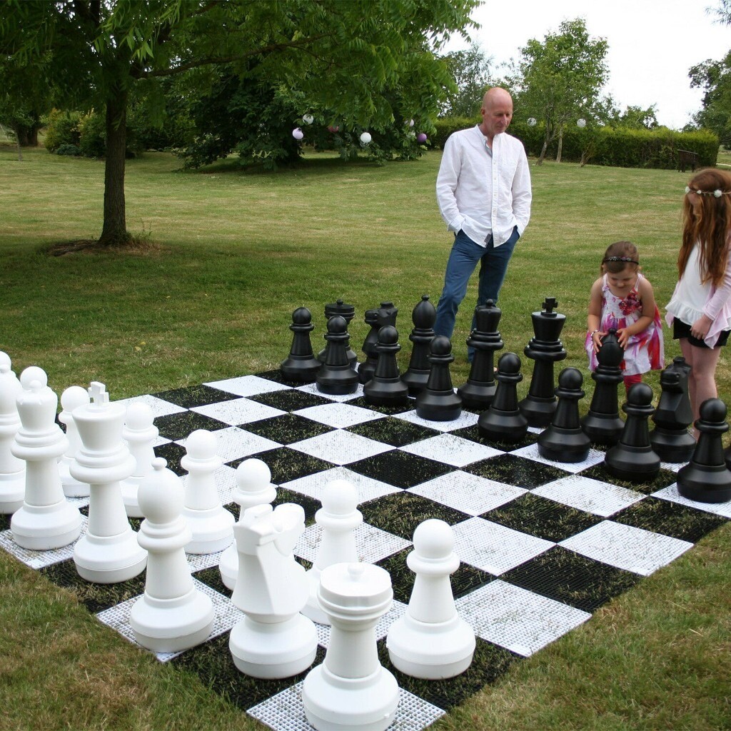 Giant chess set with board and carry bags in Dunstable, Bedfordshire Gumtree