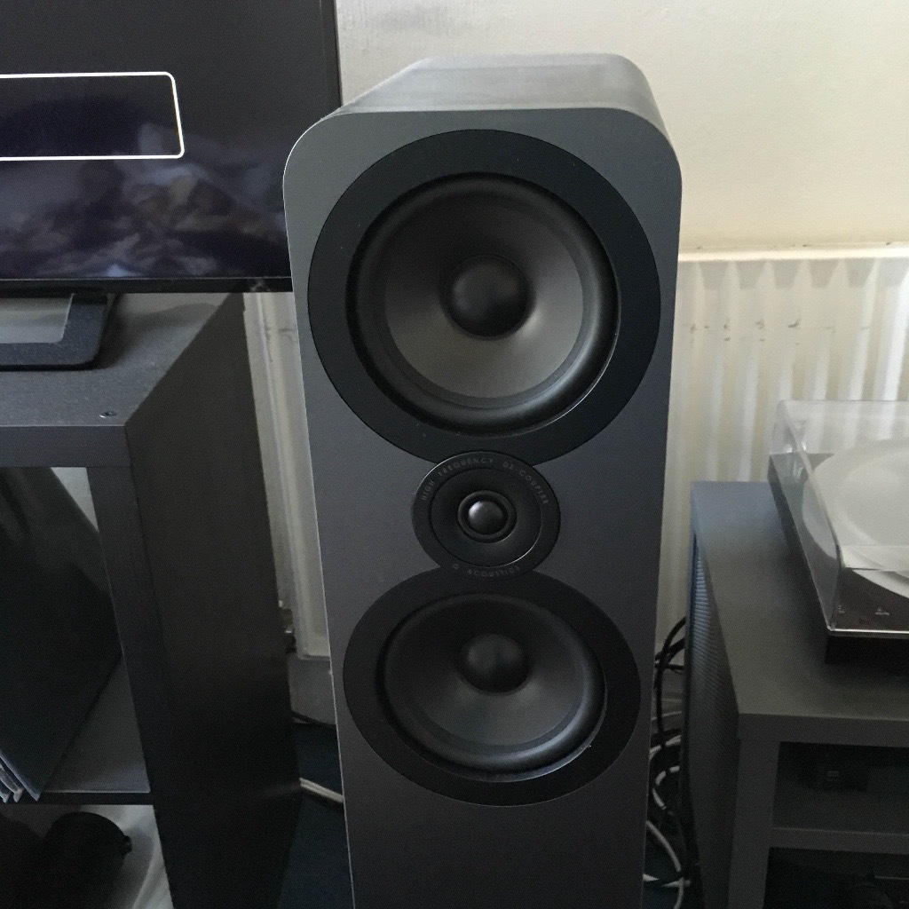 Q ACOUSTICS 3050 Speakers (Graphite) excellent condition, boxed