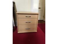 PAIR OF BEDSIDE CABINETS W49/D43/H50 cm