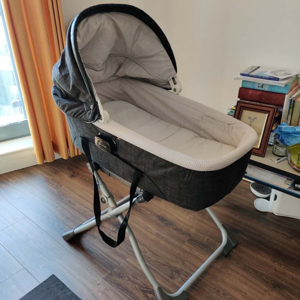 mamas&papas ocarro carrycot grey in Leeds City Centre, West Yorkshire