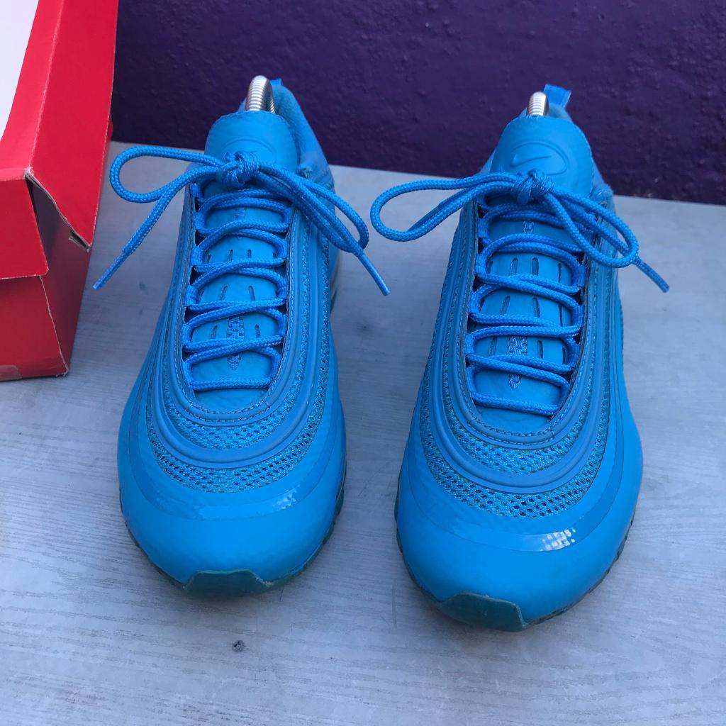 nike air max hyperfuse size 5.5