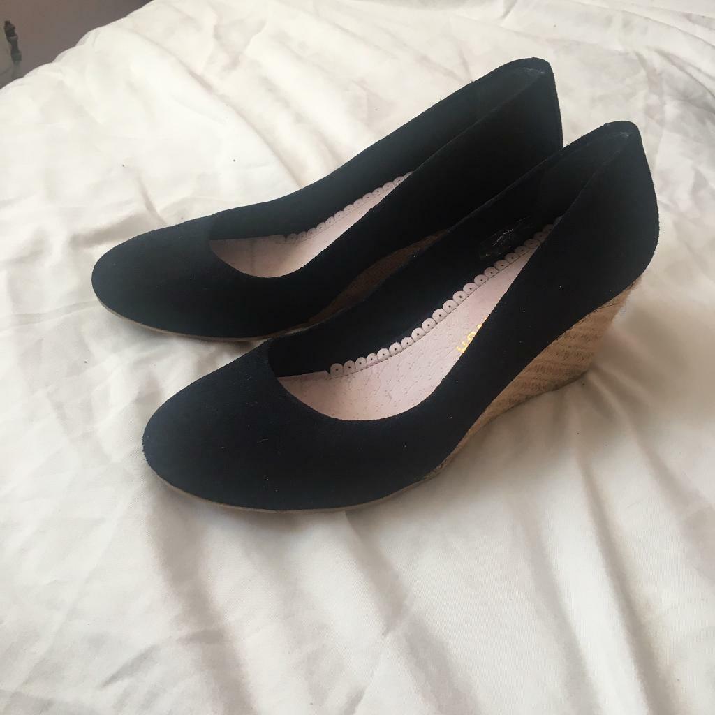 navy shoes size 5
