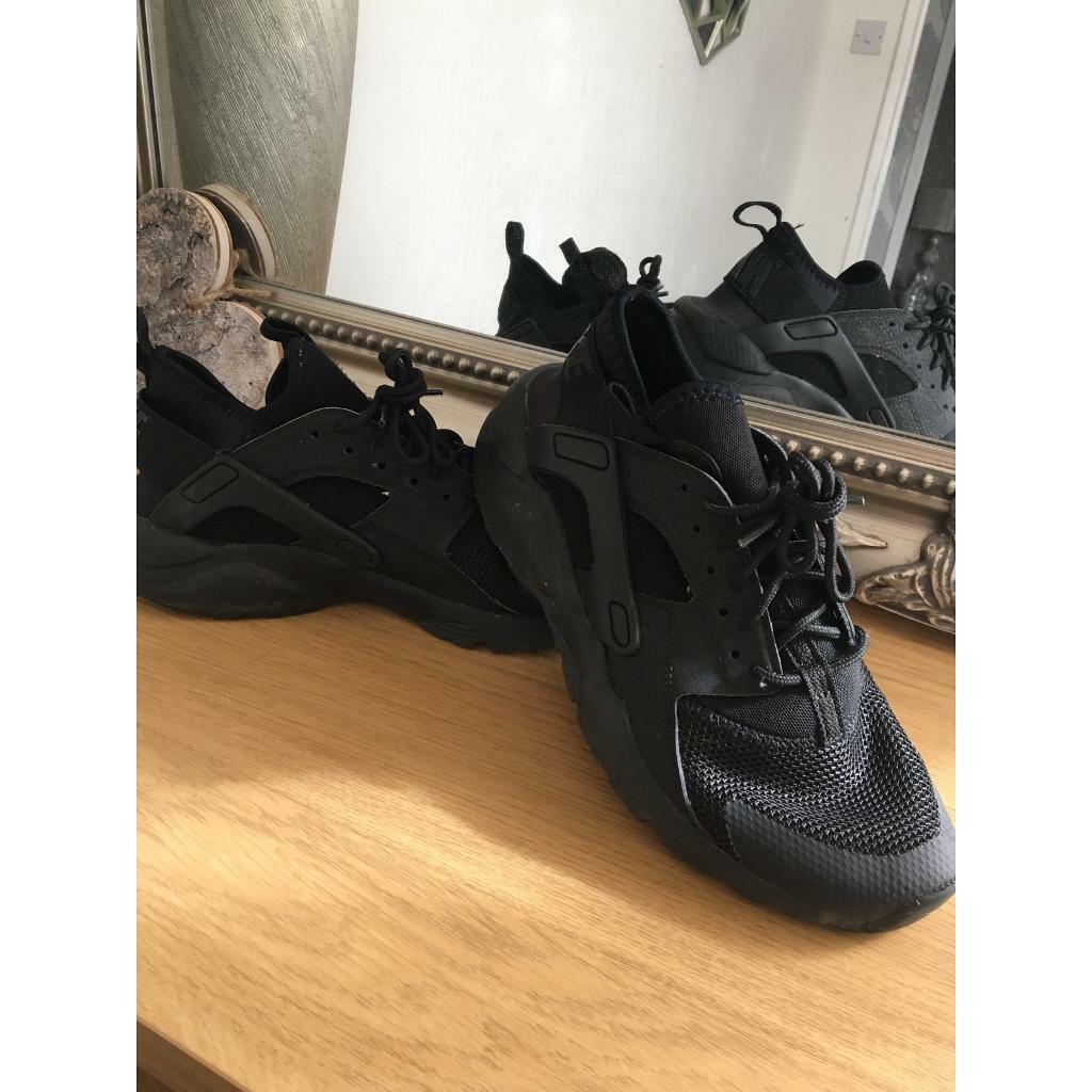 black huaraches 5.5