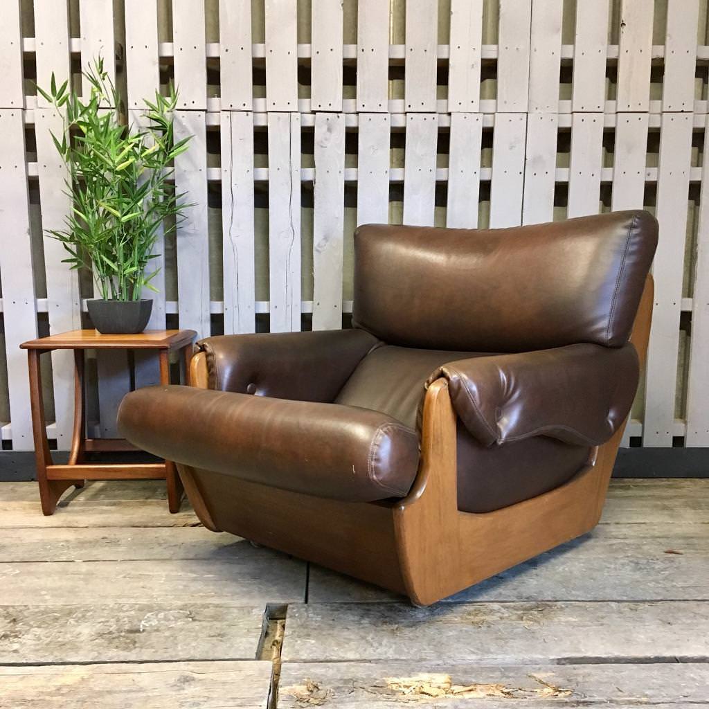 Vintage retro teak saddleback arm chair armchair in Doncaster, South