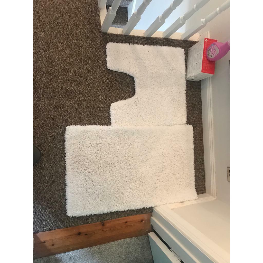 Matching pedestal and bath mat in Castlereagh, Belfast Gumtree