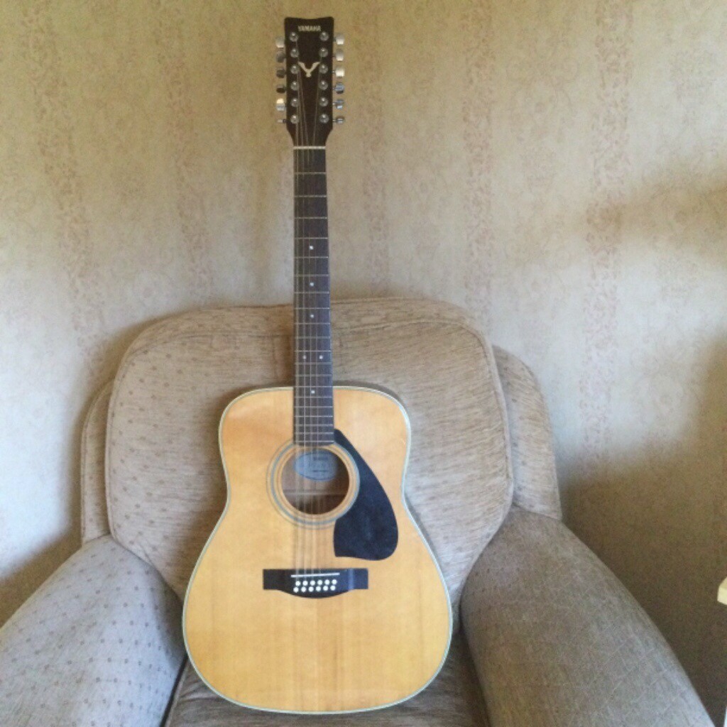 YAMAHA 12 STRING, LOVELY TONE AND SMOOTH EASY ACTION, reluctant sale