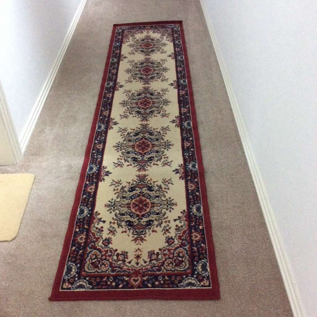 RUNNER RUG 2.95x0.67cm red, black, white colours. In good condition