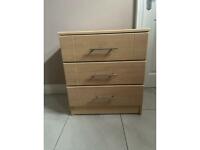 Chest of 3 drawers - Great condition! 