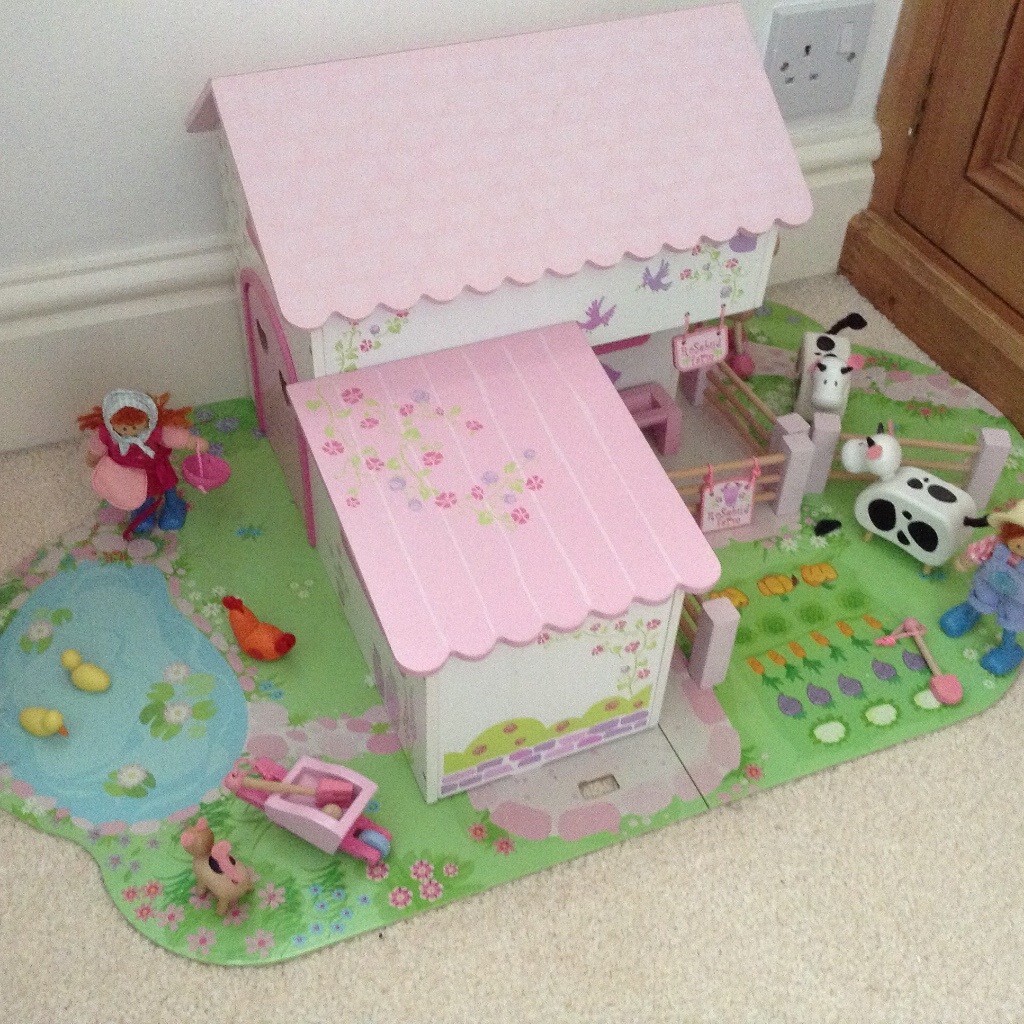 ELC Rosebud farm complete with family and animals in StocktononTees