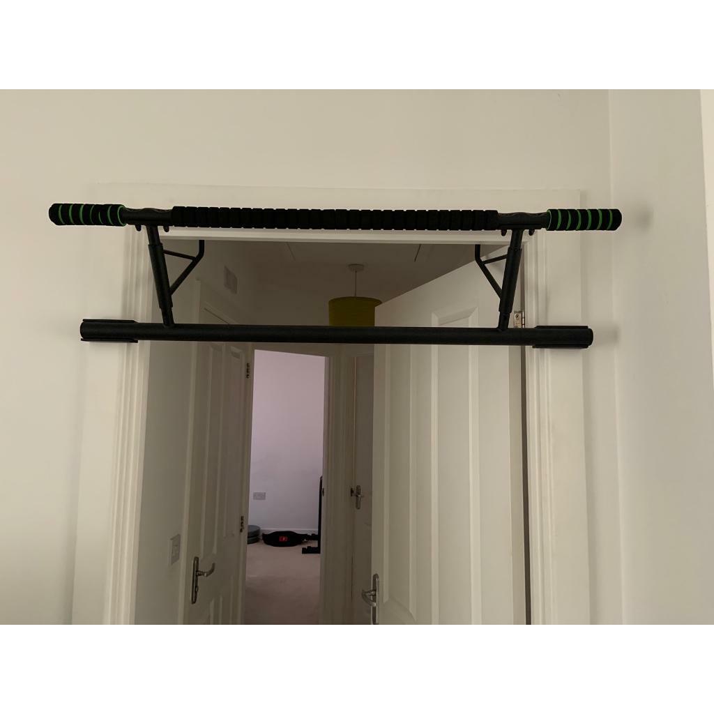 Pull up bar up to 150kg no screws. And 5ft 1inch barbell in