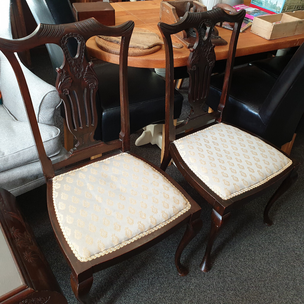 Lovely Pair of Antique Carved Splat Back Mahogany Dining Chairs in Edinburgh City Centre