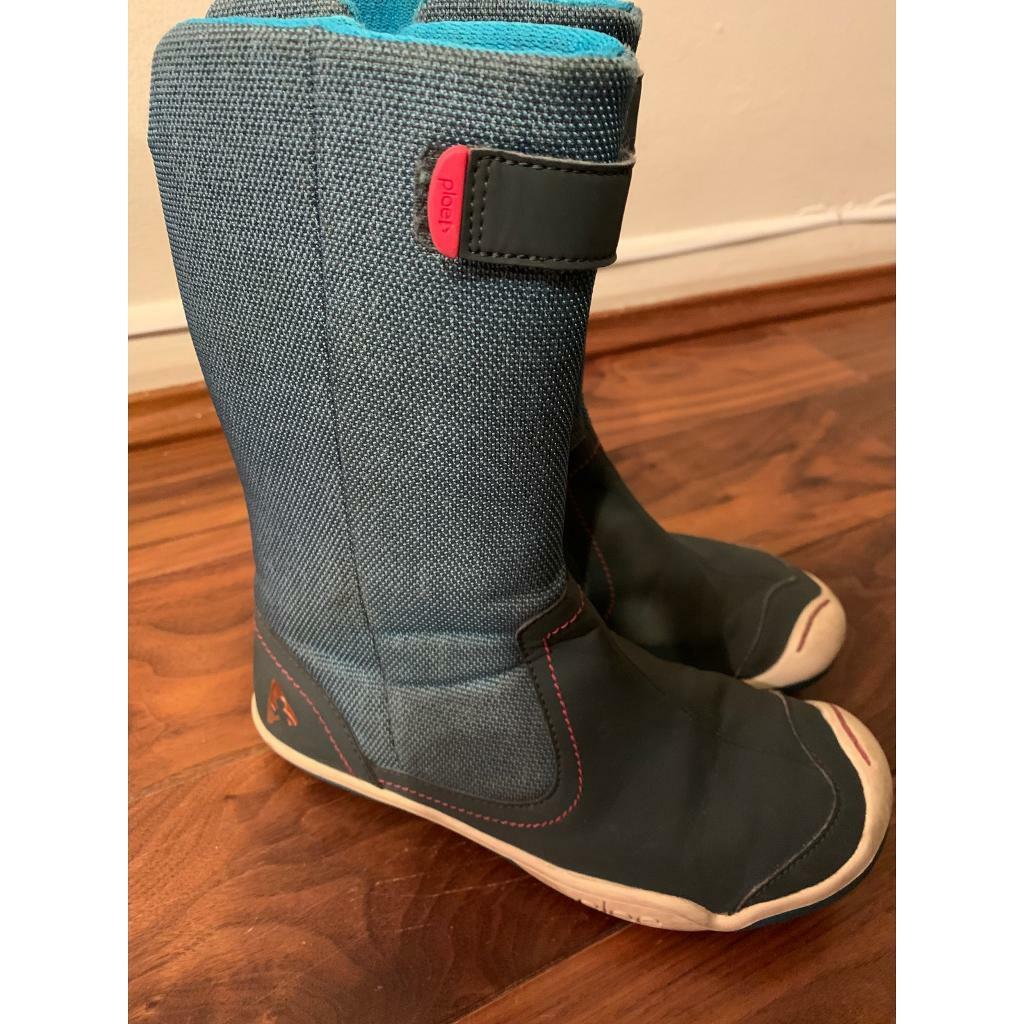 plae snow boots