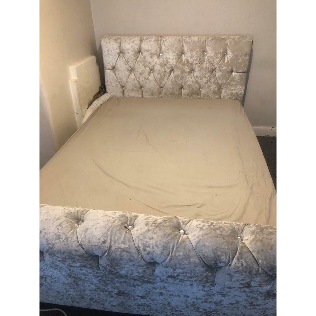 Free Broken bed headboard may be useful to someone? in Sale