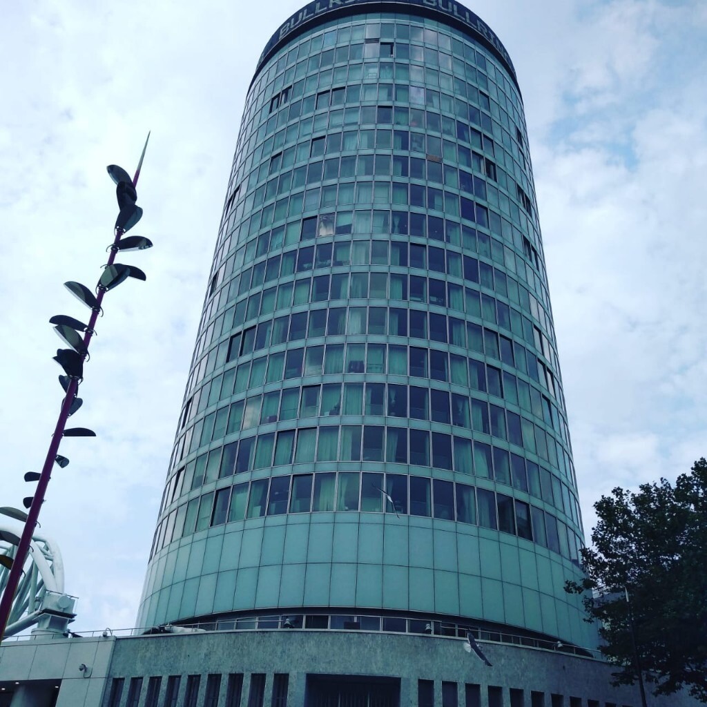 LUXURY 2 BED APARTMENT SITUATED AT ROTUNDA, BULL RING in Birmingham