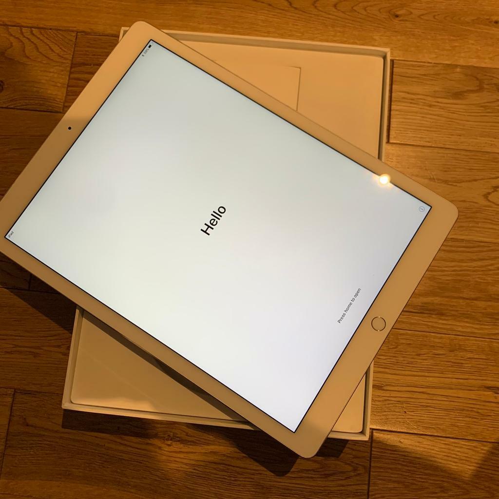 Apple iPad Pro 12.9 32GB Tablet with WiFi in silver Model A1584 in