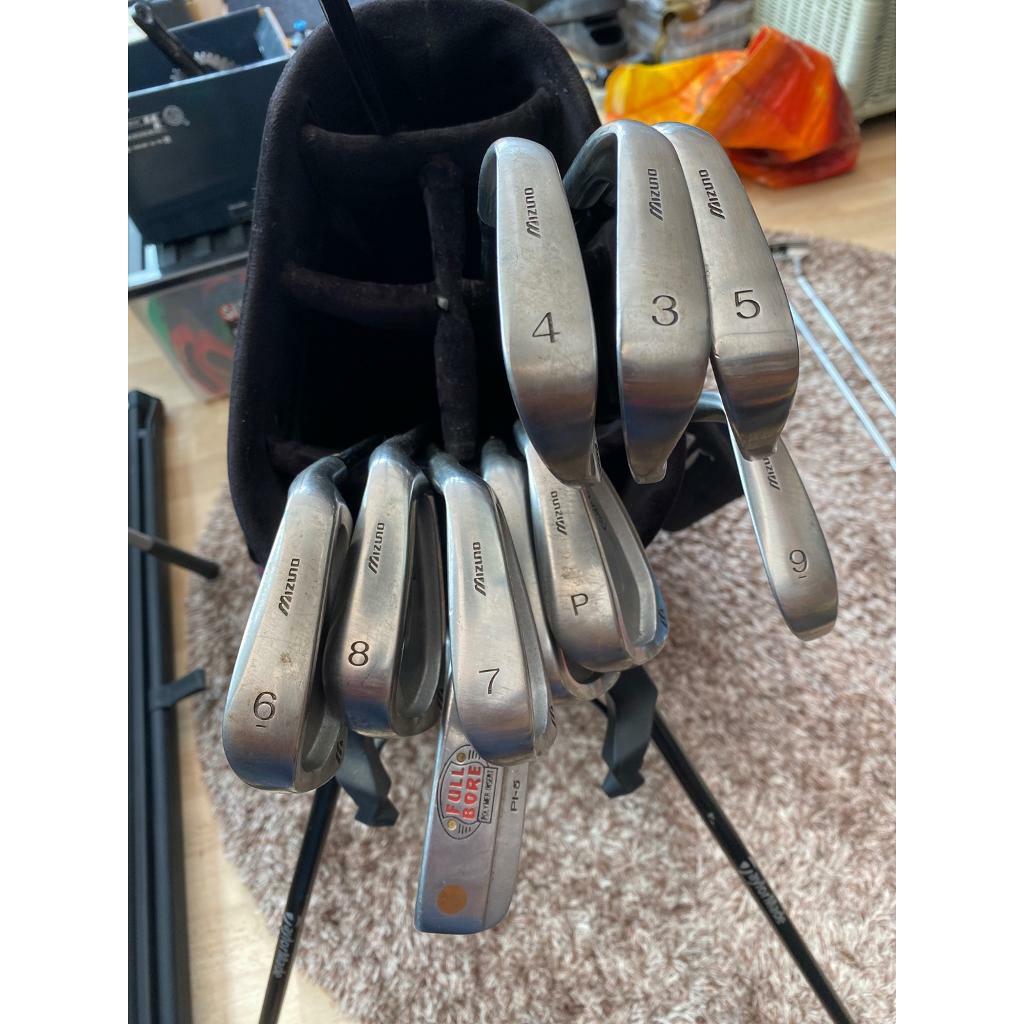 Mizuno golf clubs full set with putter , driver and Taylormade bag in