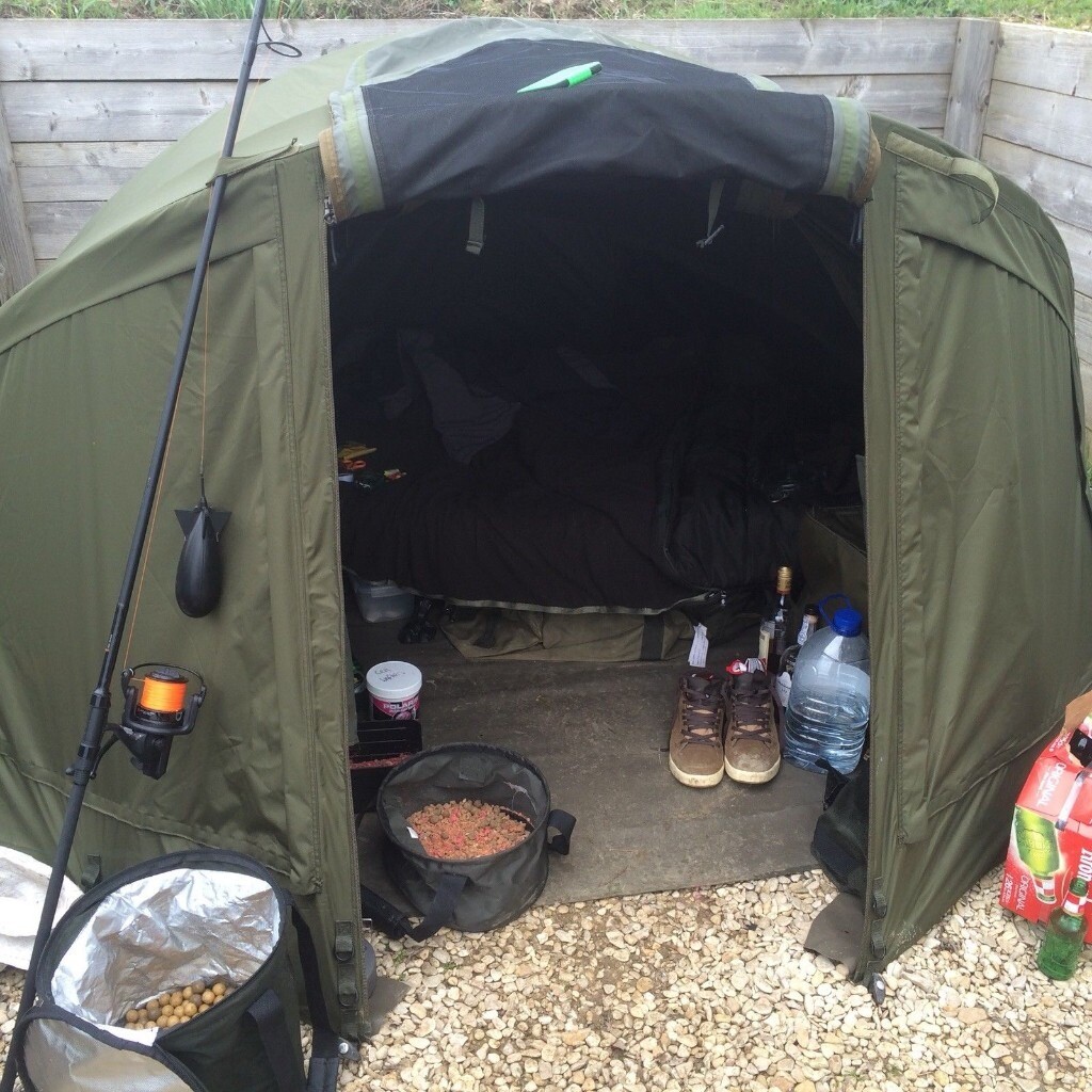 carp bivvy/bedchair/sleeping bag/ plus extras in Farnworth