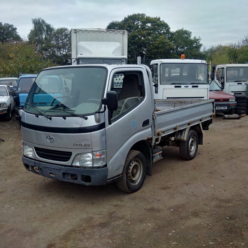 Left hand drive Toyota Dyna D4D 2.5 TD 3.5 Ton single wheel truck.