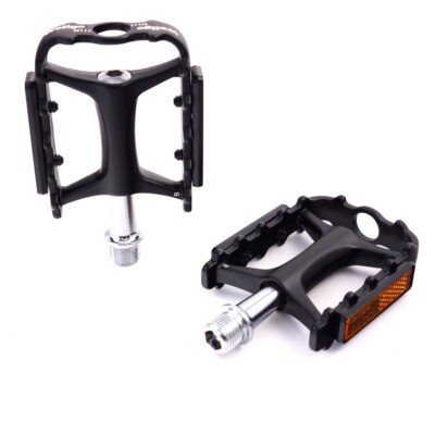 Wellgo M111 9/16'' Alu Ultralight Bike Pedal Sealed Bearing Black/Red/Gold/Grey