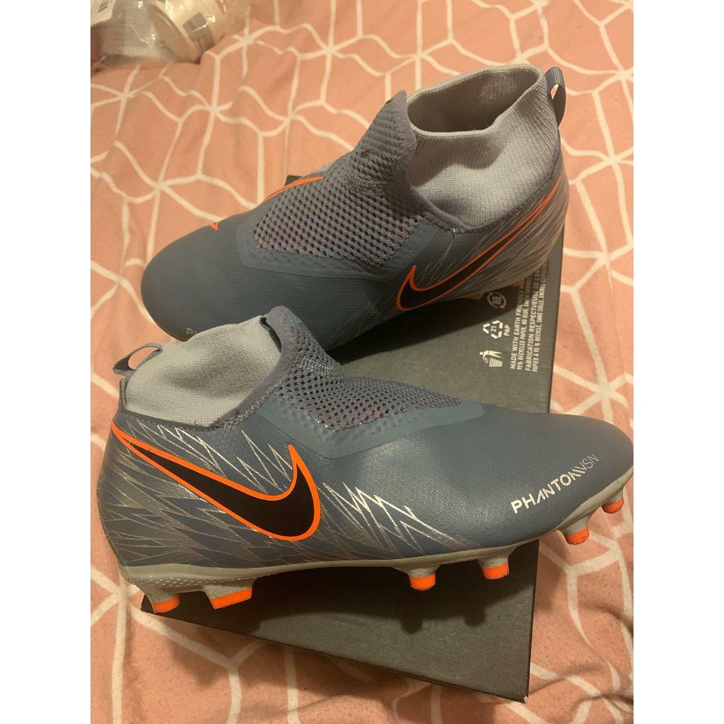 boys moulded football boots