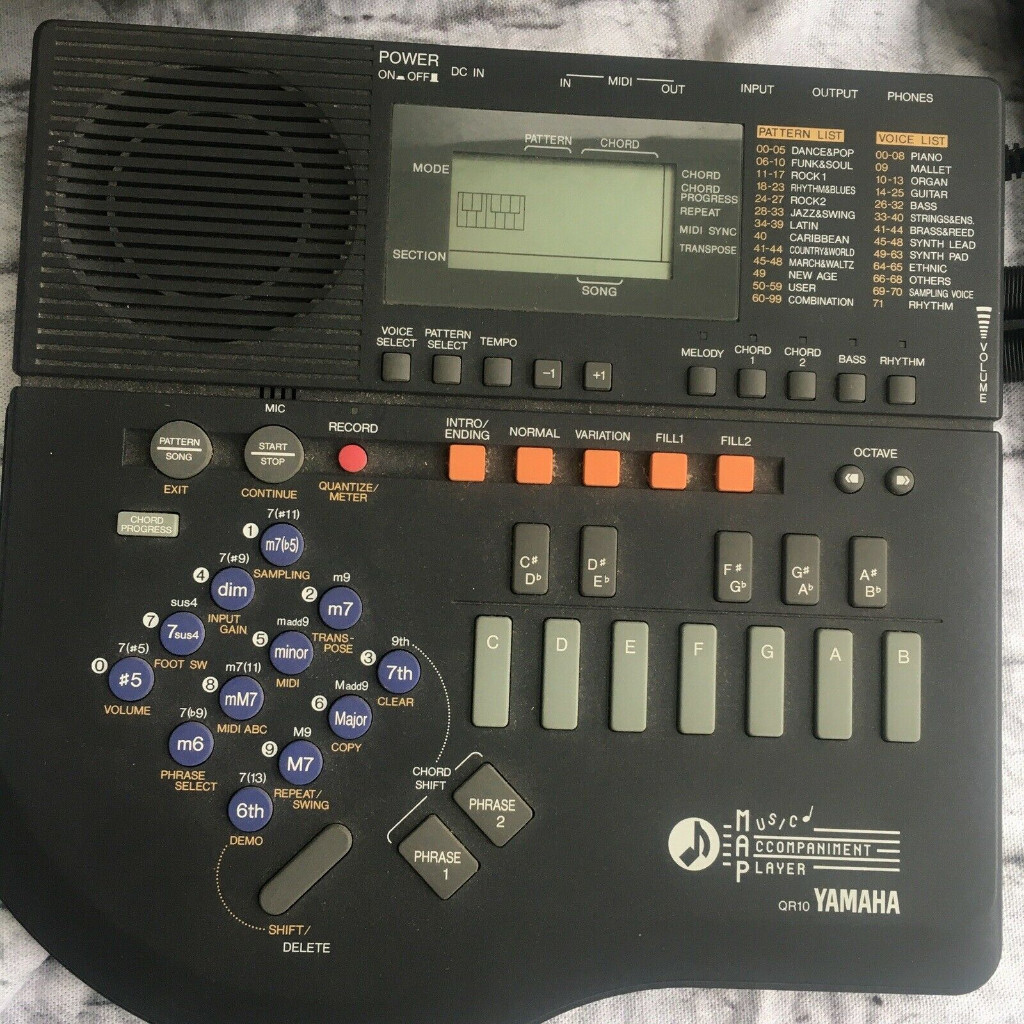 Yamaha QR10 MIDI sound module, drum machine, arranger, 8bit sampler