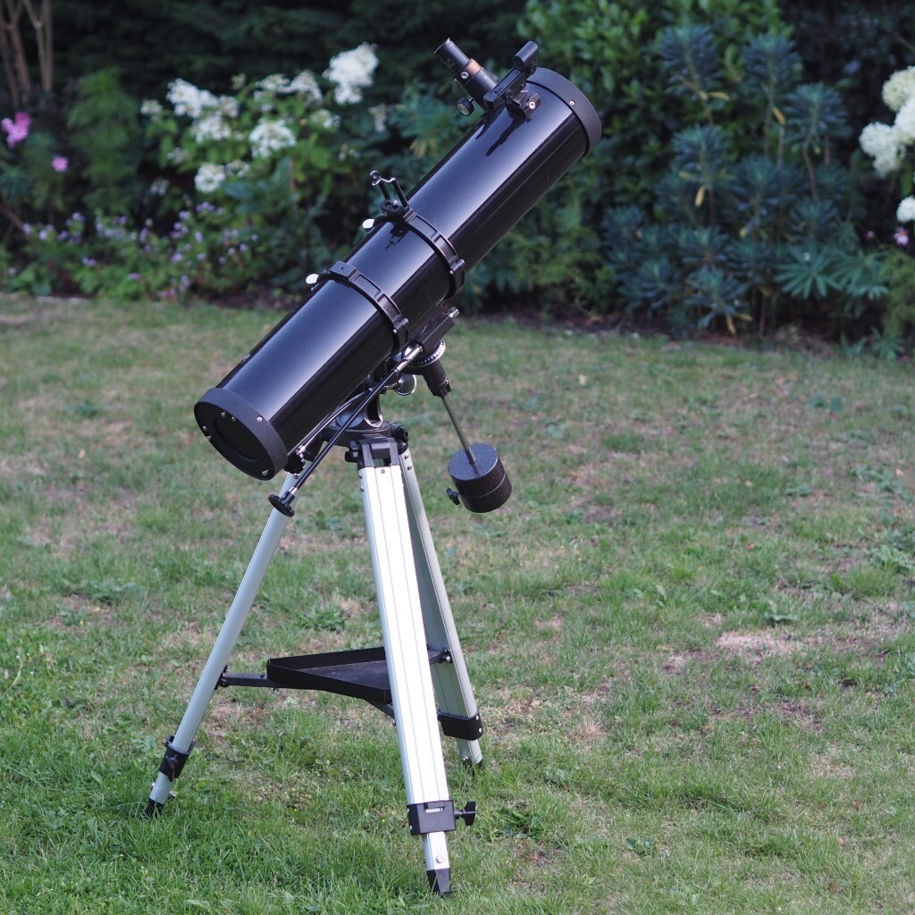 SkyWatcher Telescope 130/900 Equatorial Mount, Black, Barlow Lens