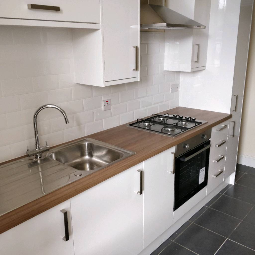 PRIVATE LANDLORD. Large 1 bedroom flat, separate kitchen & living room