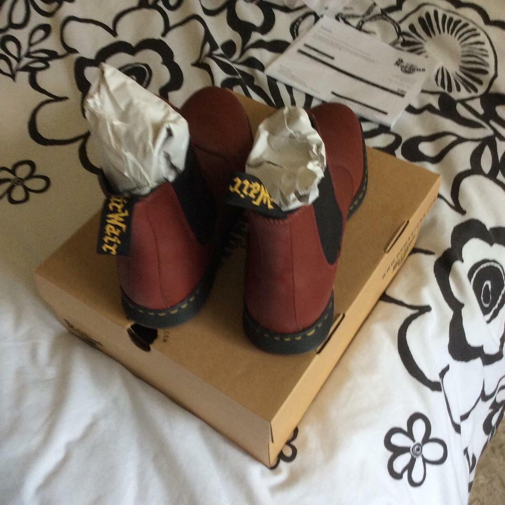 dr martens grayson chelsea boots