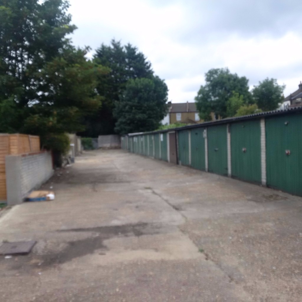 Garages to rent Lakehall Road (r/o 1315) Thornton Heath CR7 7EG