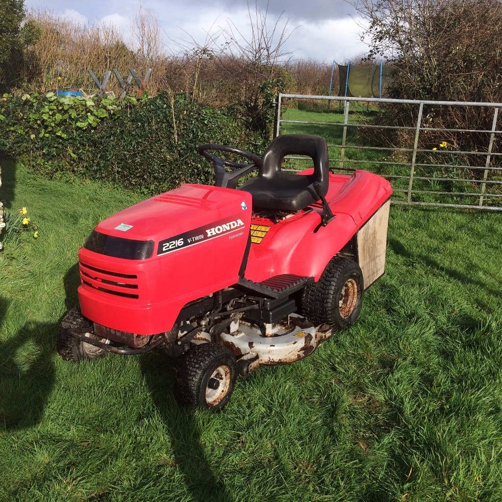 HONDA 16 HP, 2216 RIDE ON MOWER,ONLY 171 HOURS, 40 INCH CUT,HYDROSTATIC