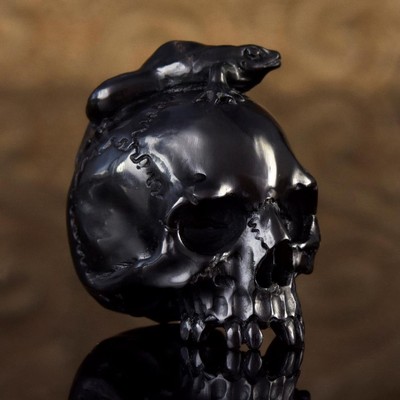 Human Skull & Snake Horn Carving Memento Mori Sculpture Netsuke Figurine 17.84 g