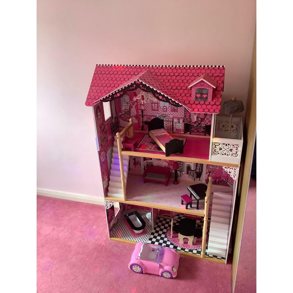 Girls doll house & car in Borrowstounness, Falkirk Gumtree