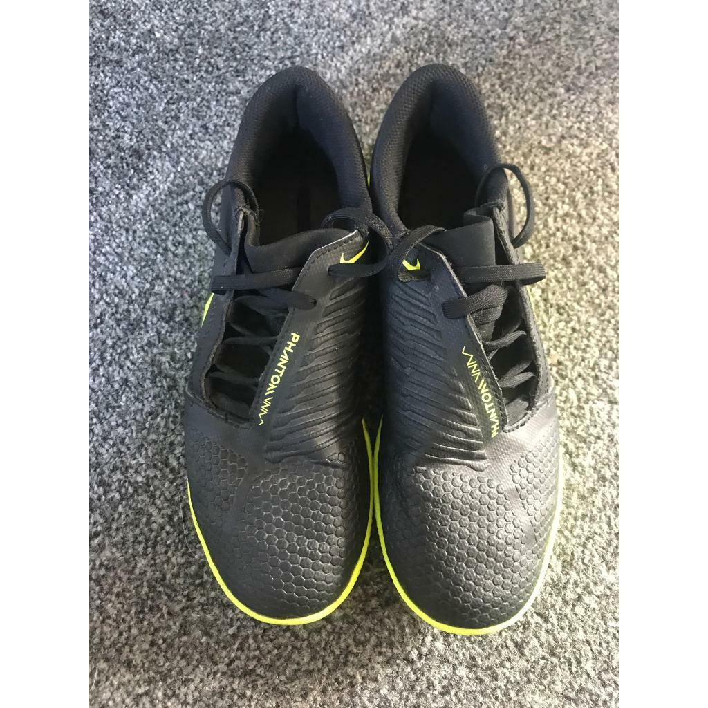 boys size 6 nike trainers