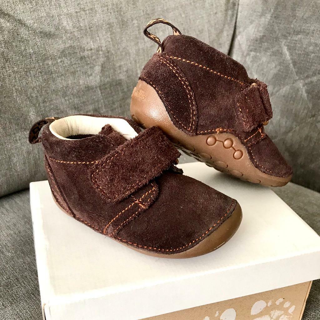 Clarks shoes size 3.5G baby / toddler. Chocolate brown