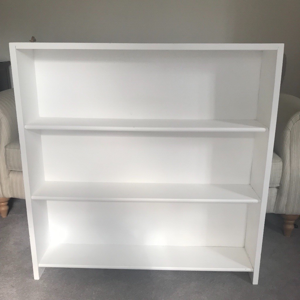 VINTAGE WHITE NARROW PAINTED WOODEN BOOKCASE SHELF UNIT in Cookham