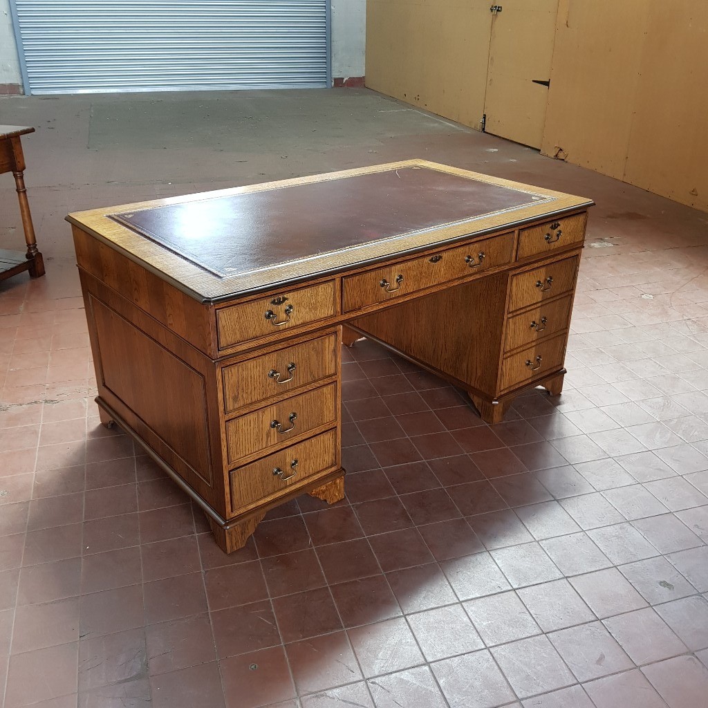 ANTIQUE/REPRODUCTION LARGE OAK LEATHER TOPPED COMPUTER DESK 5ft X 3ft