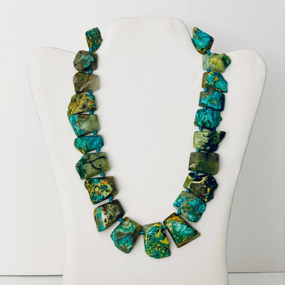 NWT Iris & Lily Gorgeous sterling silver genuine Green Agate gemstone Necklace