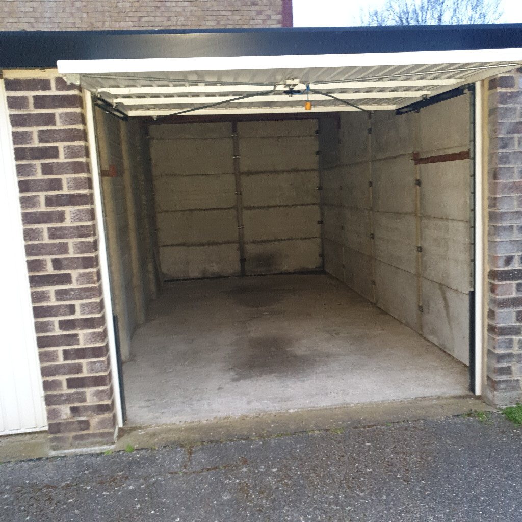 Lock up Garage for Rent W5 2RX accessible 24x7 next to Ealing Broadway