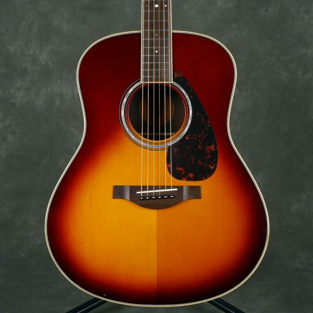 Yamaha LL6 ARE Acoustic Guitar Cherry Sunburst in Glossop, Derbyshire