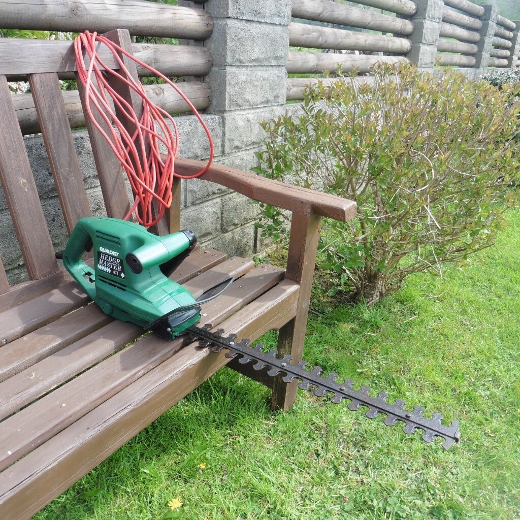 Qualcast Hedge Master 471 electric hedge trimmer in Caerphilly Gumtree