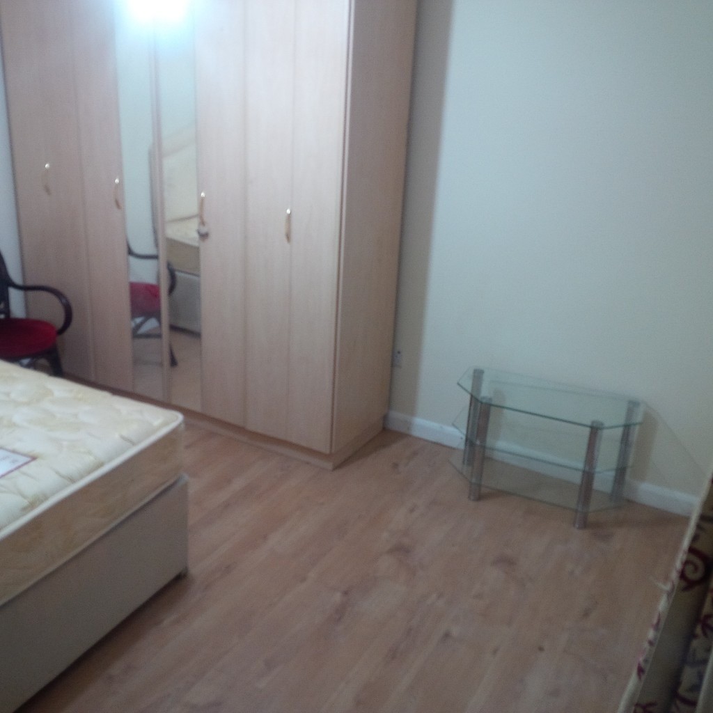 Room to let 1 minute walk from North Middlesex Hospital ...