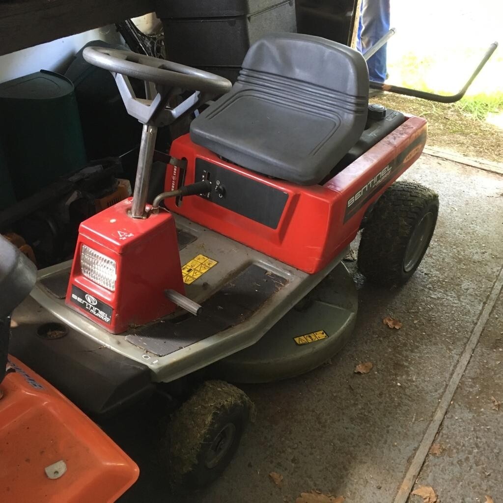 Sit on mower with collection box. in Finchampstead, Berkshire Gumtree